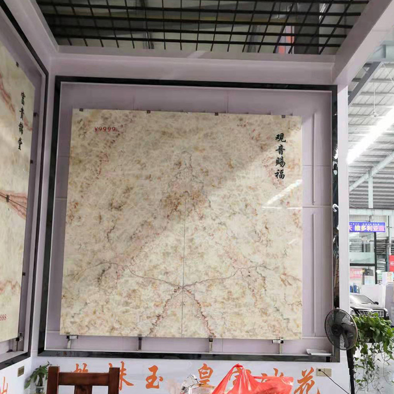 Mur de fond translucide de dalles d'onyx de jade d'araignée de glace