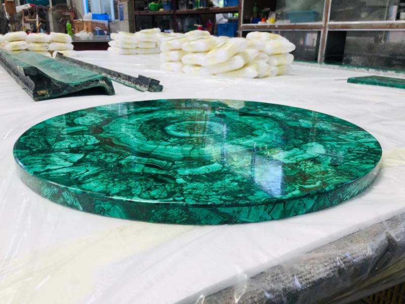 Comptoirs de table ronds en dalles d'onyx de jade vert malachite