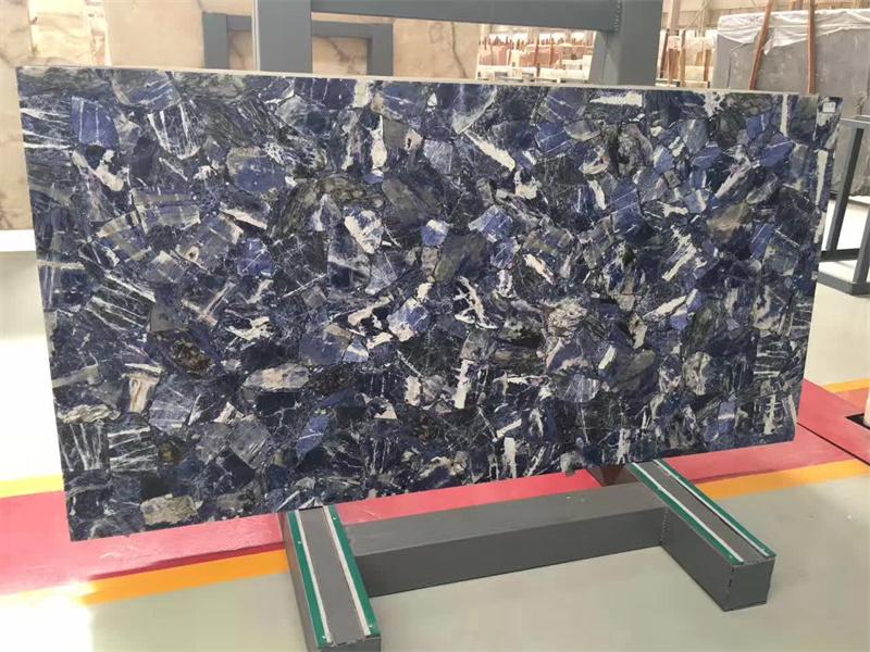 Fabricant de marbres semi-précieux de dalles de jaspe bleu sodalite
