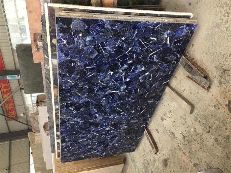 Fabricant de marbres semi-précieux de dalles de jaspe bleu sodalite