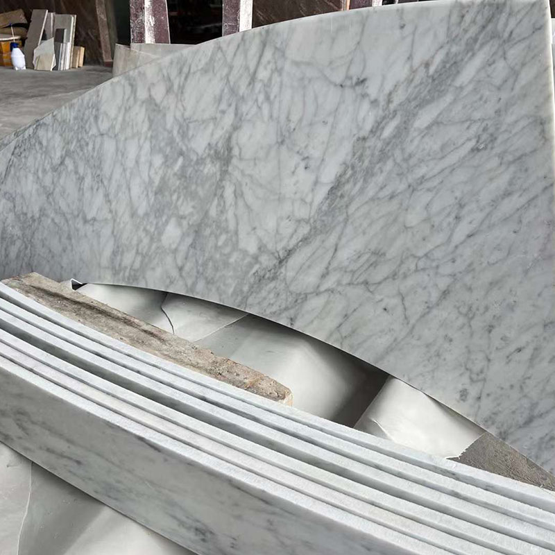 Dalles de comptoirs en marbre blanc avec veines grises