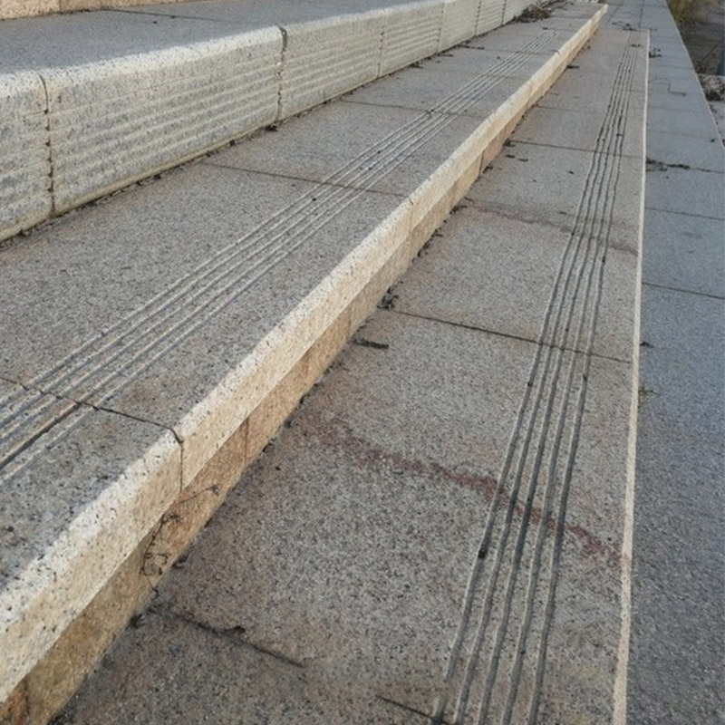 Marches d'escaliers en granit jaune