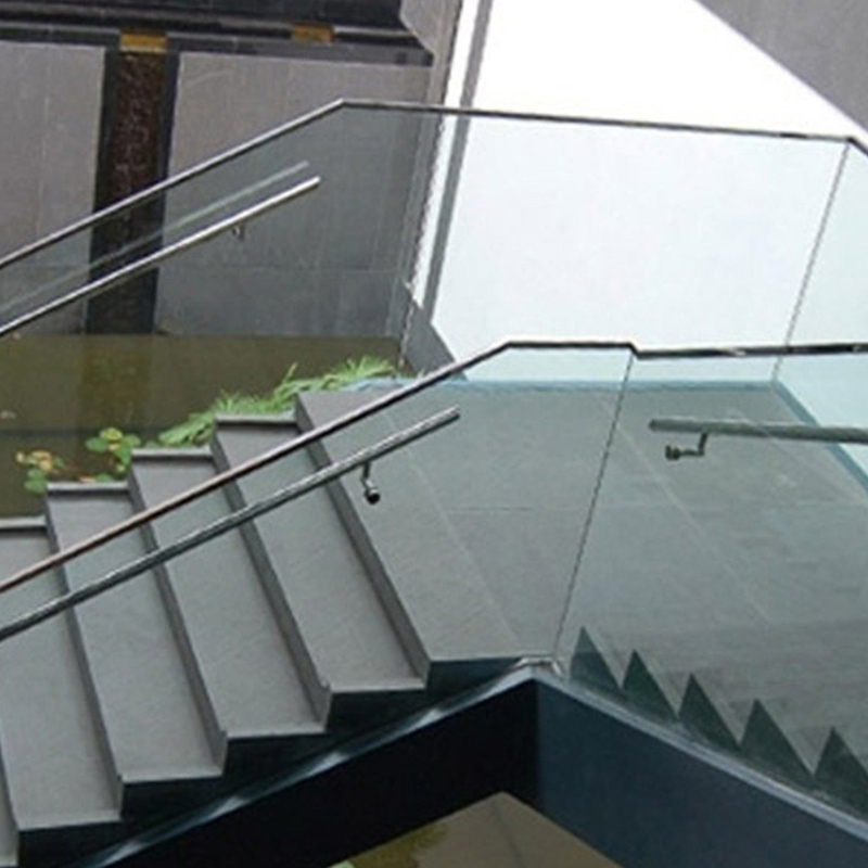Escaliers en pierre gris basalte foncé