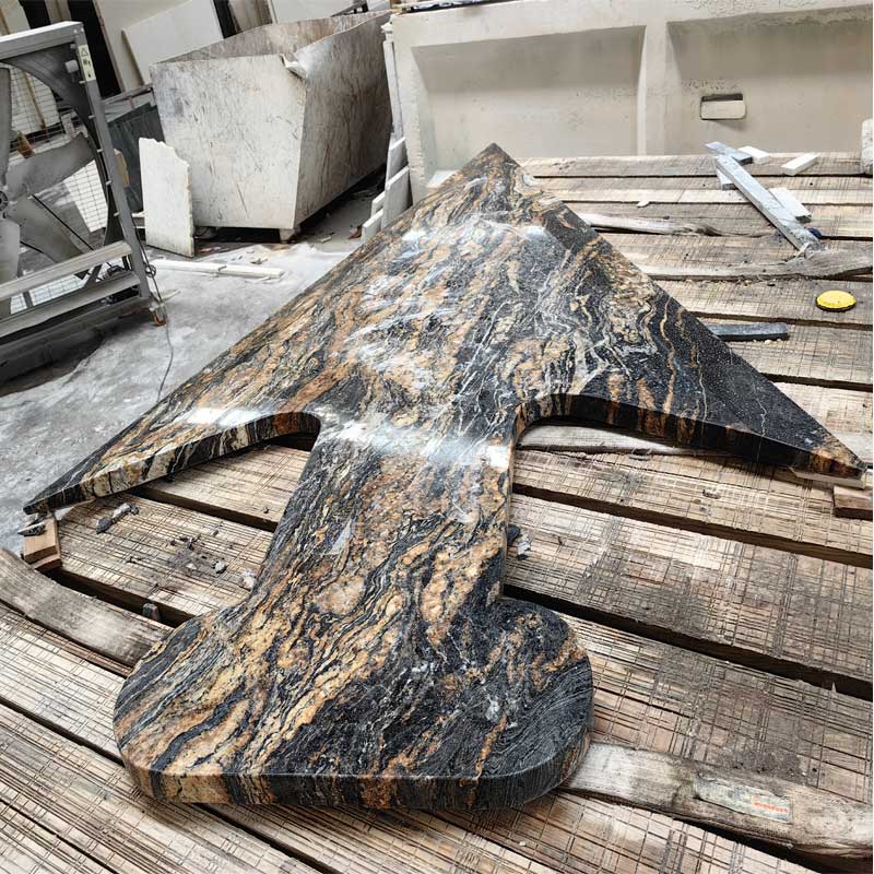 Flèche de marbre de granit noir cosmique