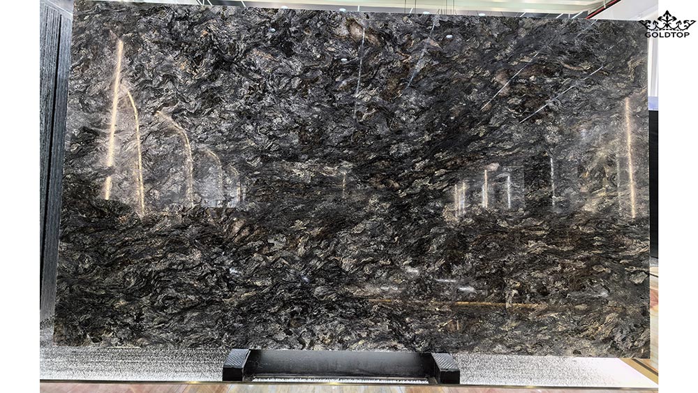 Quartzite noir platine