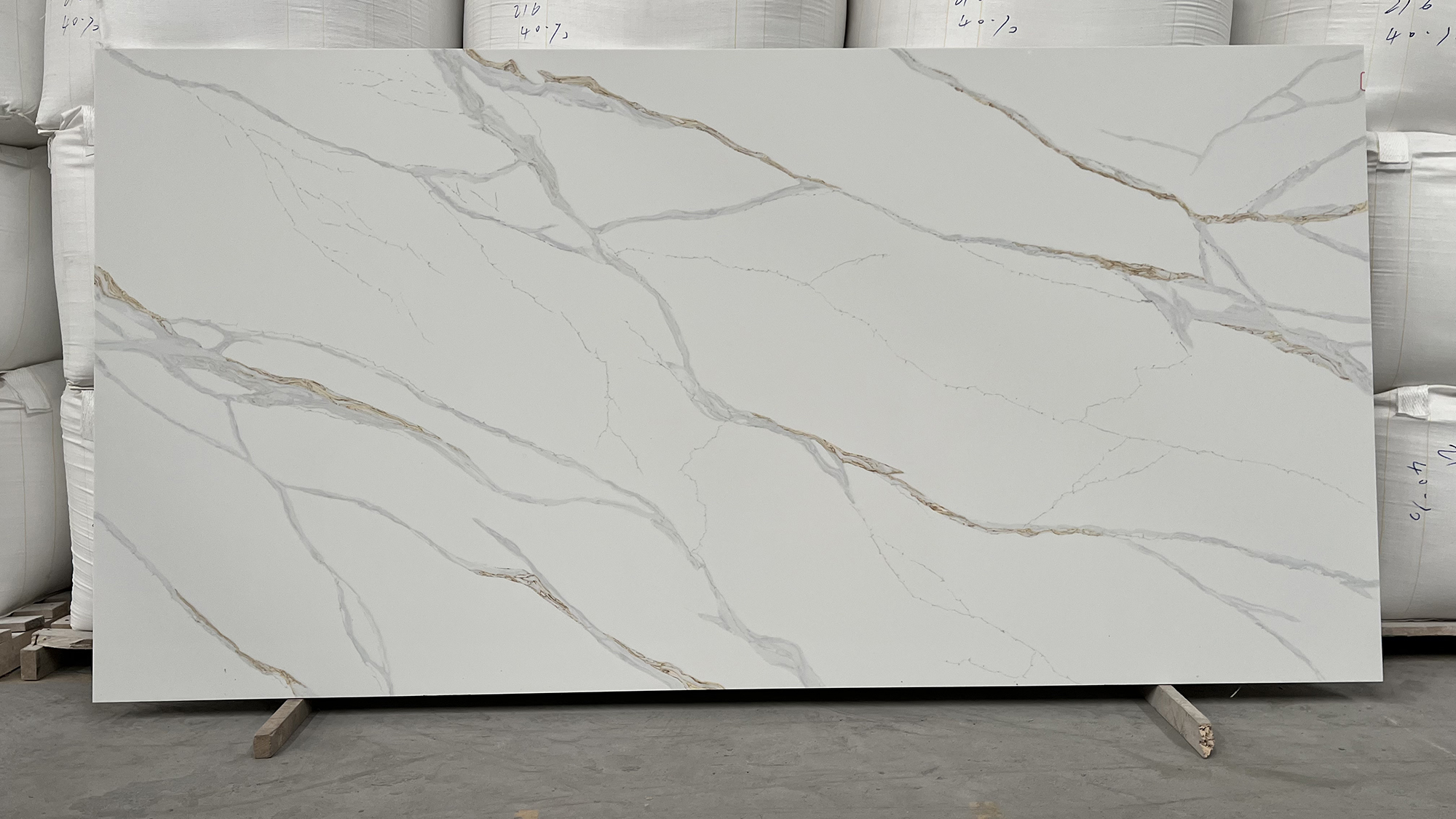 5078 Celiny Quartz Countertops Slab White With Gold Texture