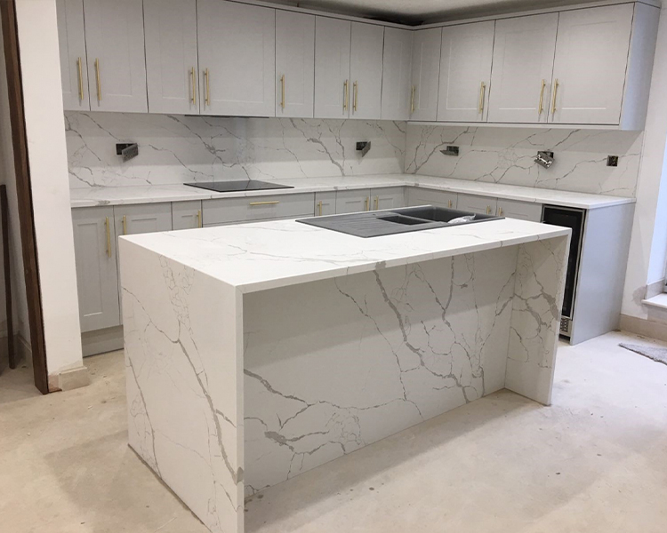 5042 Laza White Calacatta Quartz Super Jumbo Slab Manufacturer