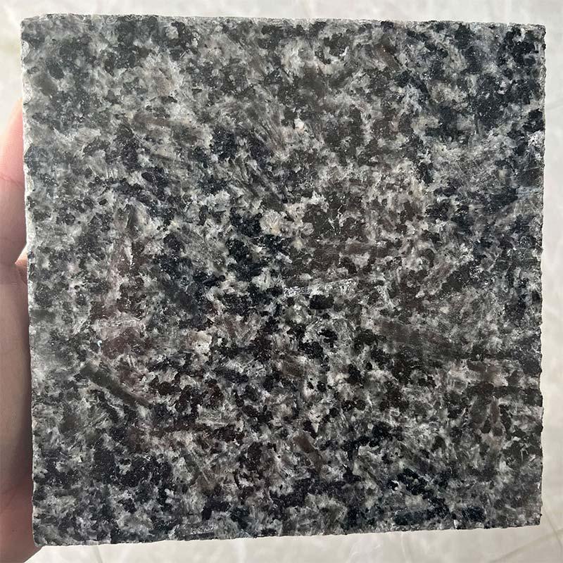 Fleur de glace noire Plancher carré mesa en granit naturel sur mesure