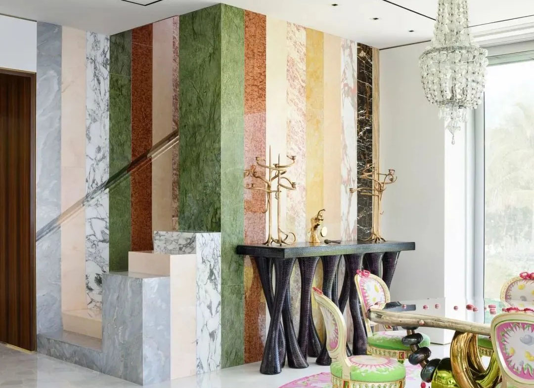 Quand la couleur rencontre l'éternité : l'essor du marbre coloré bouleverse-t-il l'esthétique traditionnelle des couleurs ?